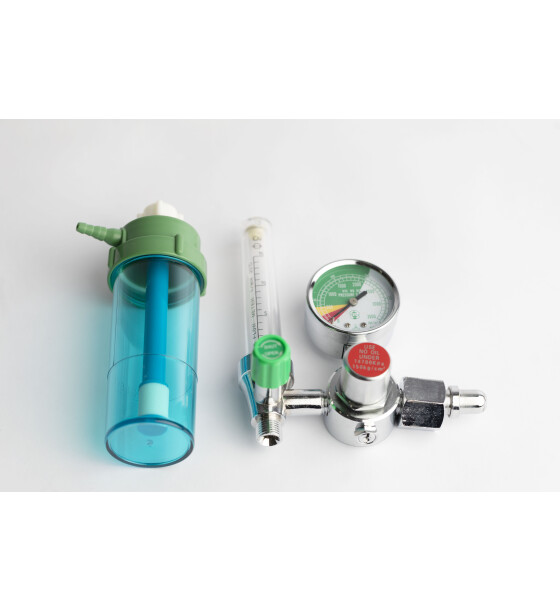 Oxygen Regulator With Humidifier Bottle and Pipe